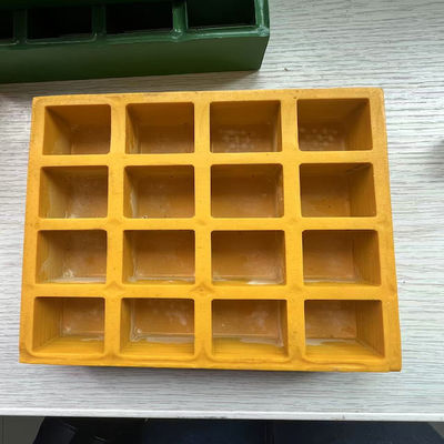 Kích thước lưới 38x38mm, FRP đúc lưới màu vàng., bề mặt phẳng với vỏ một bên. hiệu suất tốt nhất cho đi bộ cách