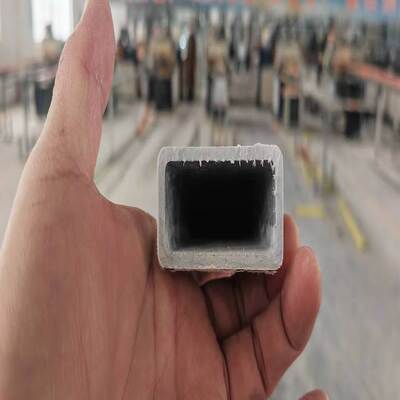 Mảng hồ sơ ống hình chữ nhật FRP bền nhiệt được làm từ tấm polyester và nhựa không bão hòa cung cấp cách điện và độ bền